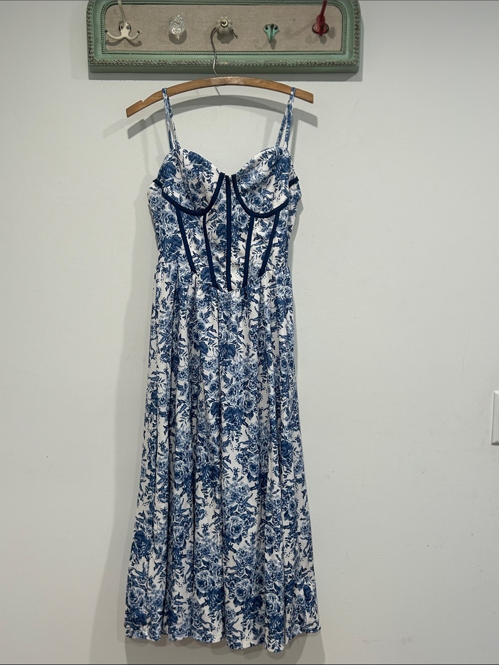 Blue & White Floral Spaghetti-Strap Midi bustier camo medium women’s 6 us new - Picture 2 of 7